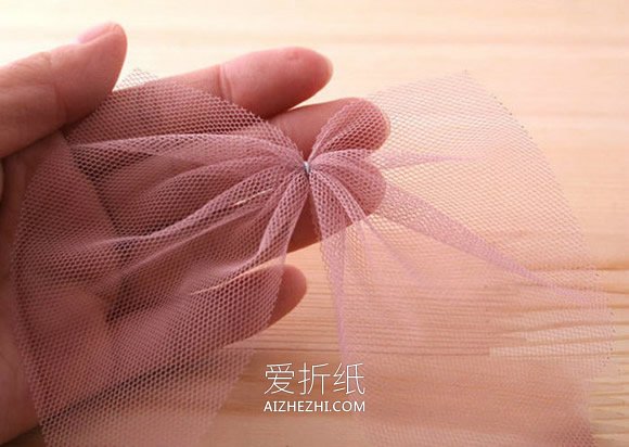 怎么做蕾丝蝴蝶结发卡 纱布手工制作很仙发饰- www.aizhezhi.com