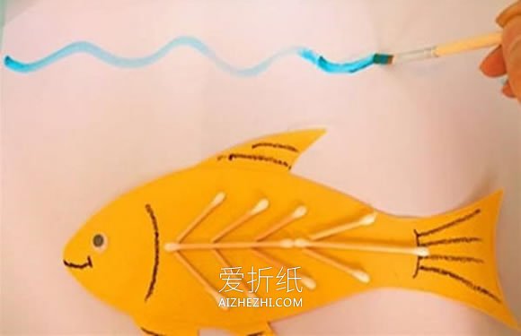 怎么做简单带骨架小鱼 幼儿园小班用棉签做鱼- www.aizhezhi.com