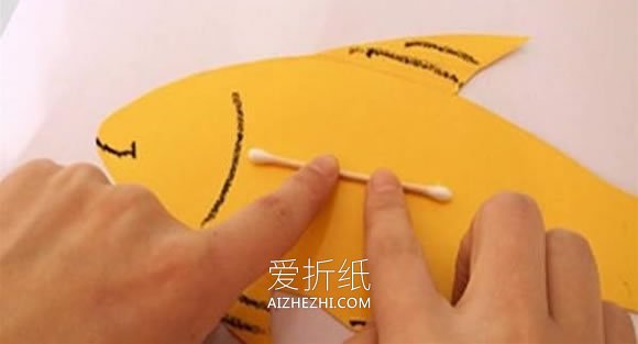 怎么做简单带骨架小鱼 幼儿园小班用棉签做鱼- www.aizhezhi.com