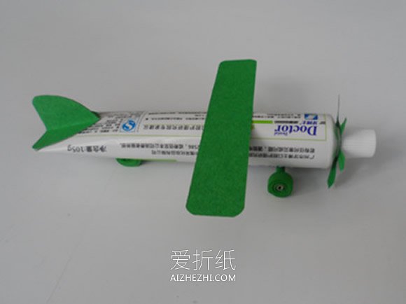 怎么做简单的飞机模型 牙膏手工制作可爱飞机- www.aizhezhi.com