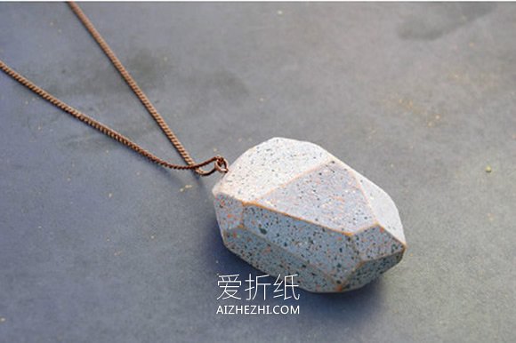 怎么做特色情人节礼物 木头制作多面体项链坠- www.aizhezhi.com