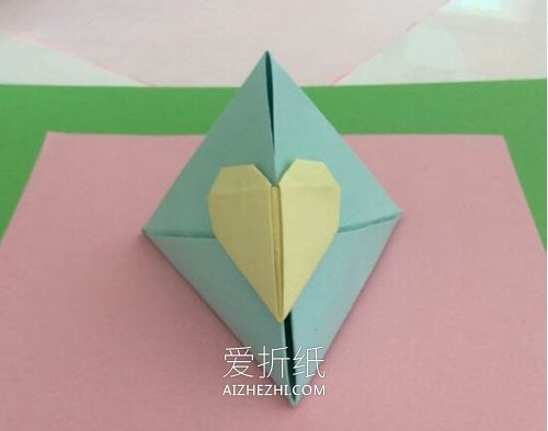 怎么折纸简易纸盒的方法 用爱心封口像粽子- www.aizhezhi.com