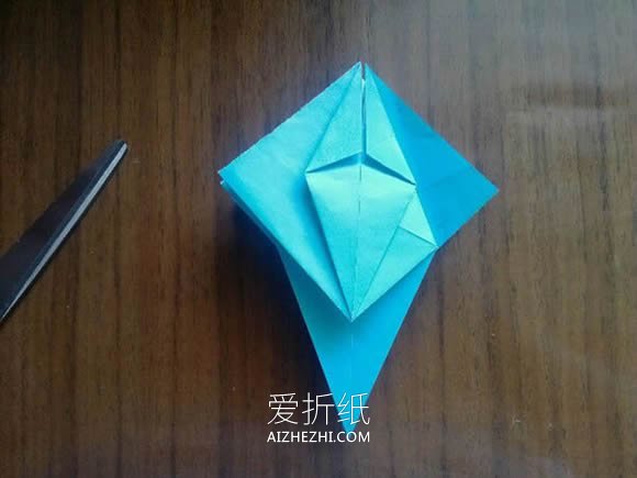 怎么折纸八瓣菊花图解 手工重阳节菊花折法- www.aizhezhi.com