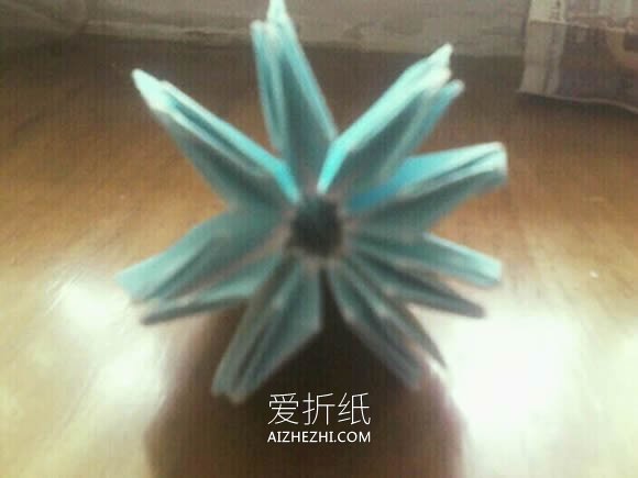 怎么折纸八瓣菊花图解 手工重阳节菊花折法- www.aizhezhi.com