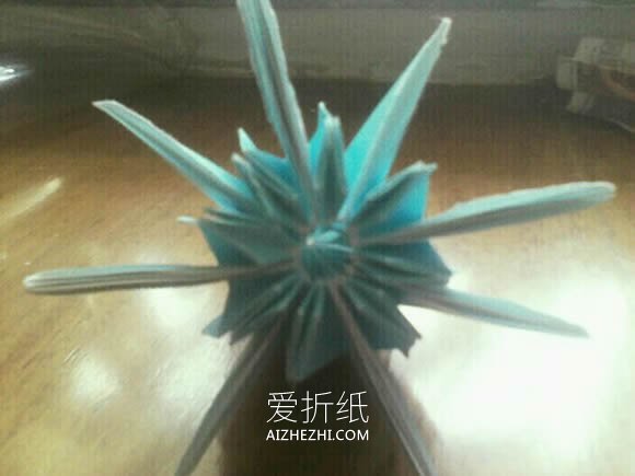 怎么折纸八瓣菊花图解 手工重阳节菊花折法- www.aizhezhi.com