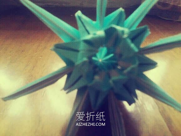 怎么折纸八瓣菊花图解 手工重阳节菊花折法- www.aizhezhi.com