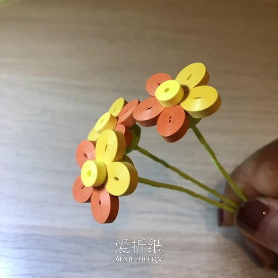 怎么简单衍纸小花图解 手工衍纸花基础教程- www.aizhezhi.com