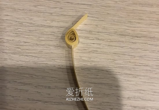 怎么衍纸做麦穗的方法 衍纸手工制作秋天麦穗- www.aizhezhi.com