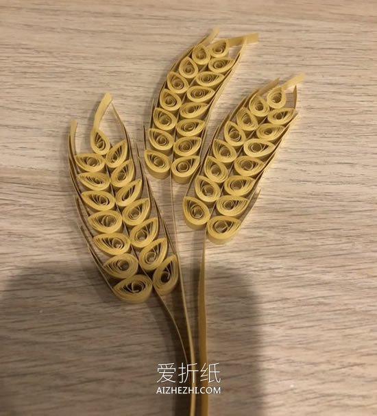 怎么衍纸做麦穗的方法 衍纸手工制作秋天麦穗- www.aizhezhi.com