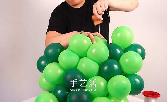 气球造型大树手工制作 植树节用气球做大树- www.aizhezhi.com