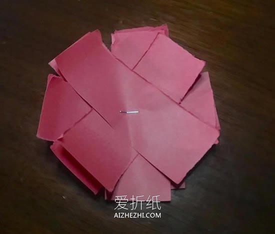 怎么做纸玫瑰花的方法 彩纸手工制作玫瑰花- www.aizhezhi.com