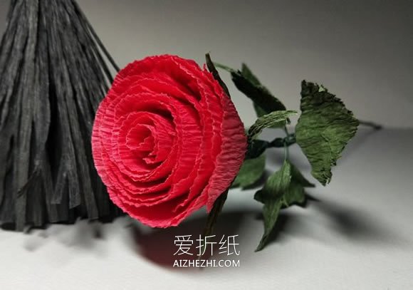 怎么做情人节红玫瑰花 皱纹纸手工制作红玫瑰- www.aizhezhi.com