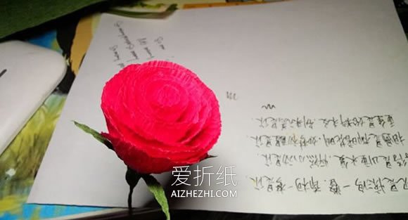 怎么做情人节红玫瑰花 皱纹纸手工制作红玫瑰- www.aizhezhi.com
