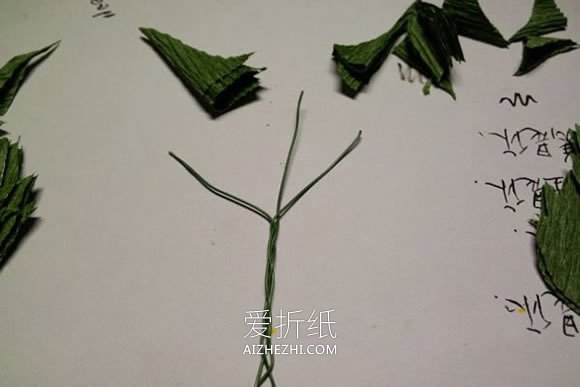 怎么做情人节红玫瑰花 皱纹纸手工制作红玫瑰- www.aizhezhi.com