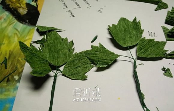 怎么做情人节红玫瑰花 皱纹纸手工制作红玫瑰- www.aizhezhi.com