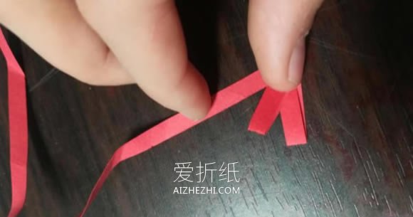 怎么做漂亮纸花的方法 衍纸条手工制作花朵- www.aizhezhi.com