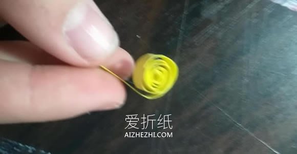 怎么做漂亮纸花的方法 衍纸条手工制作花朵- www.aizhezhi.com