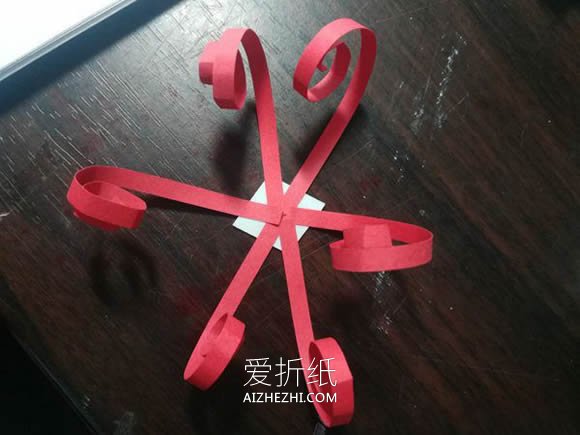 怎么做漂亮纸花的方法 衍纸条手工制作花朵- www.aizhezhi.com