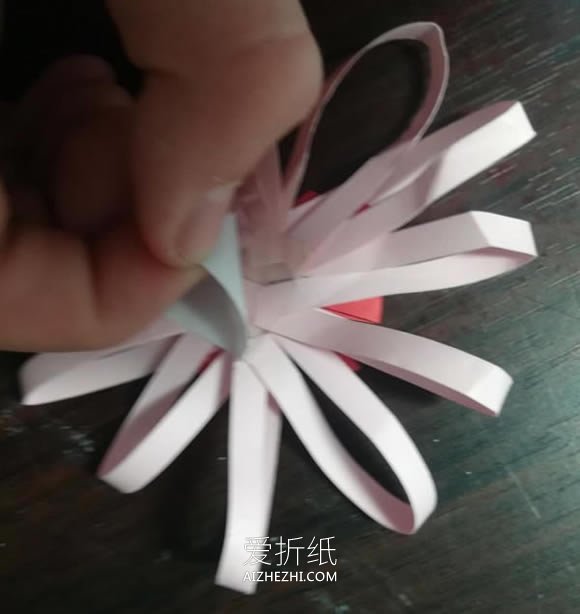 怎么做漂亮纸花的方法 衍纸条手工制作花朵- www.aizhezhi.com