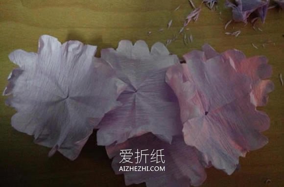 怎么用皱纹纸做绣球花 手工绣球花制作方法- www.aizhezhi.com