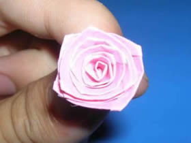 怎么用星星纸折玫瑰花 长纸条折纸玫瑰图解