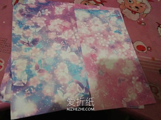 怎么简单折纸立体荷花 彩纸手工制作荷花做法- www.aizhezhi.com