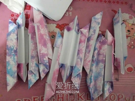 怎么简单折纸立体荷花 彩纸手工制作荷花做法- www.aizhezhi.com