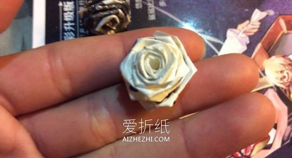 怎么用星星纸折玫瑰花 长纸条折纸玫瑰图解- www.aizhezhi.com