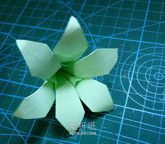 怎么折纸组合式百合花 两张纸折百合的折法- www.aizhezhi.com