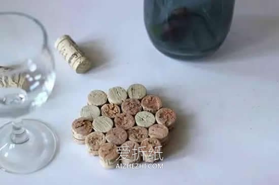 怎么废物利用做杯垫 红酒瓶塞制作六边形杯垫- www.aizhezhi.com