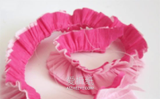 怎么做皱纹纸大花的方法 皱纹纸机缝制作花朵- www.aizhezhi.com
