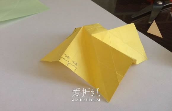 怎么折纸梦幻玫瑰花蕾 简单卷心玫瑰折法图解- www.aizhezhi.com