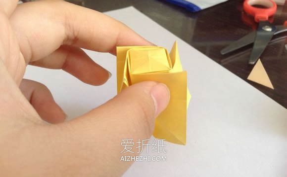 怎么折纸梦幻玫瑰花蕾 简单卷心玫瑰折法图解- www.aizhezhi.com