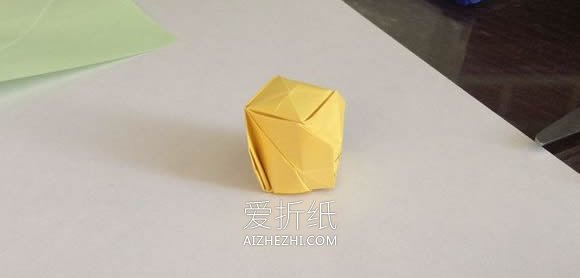 怎么折纸梦幻玫瑰花蕾 简单卷心玫瑰折法图解- www.aizhezhi.com