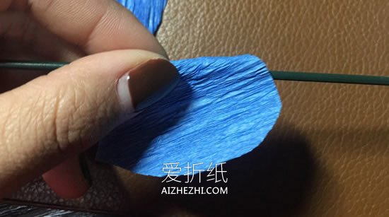 怎么做带叶皱纹纸玫瑰 皱纹纸手工制作蓝玫瑰- www.aizhezhi.com