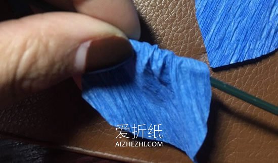 怎么做带叶皱纹纸玫瑰 皱纹纸手工制作蓝玫瑰- www.aizhezhi.com