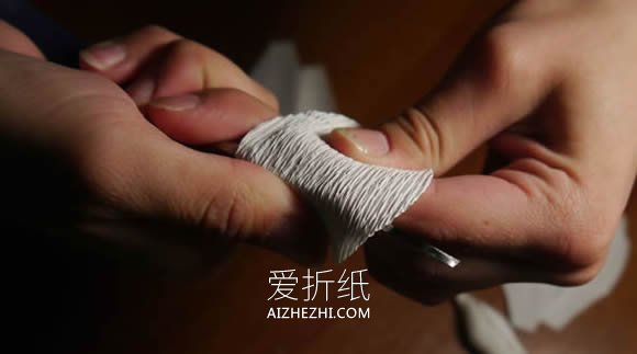 怎么做皱纹纸玫瑰手捧花 皱纹纸手工制作捧花- www.aizhezhi.com