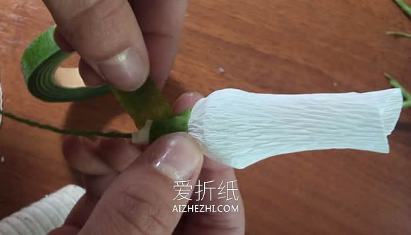 怎么做皱纹纸玫瑰手捧花 皱纹纸手工制作捧花- www.aizhezhi.com