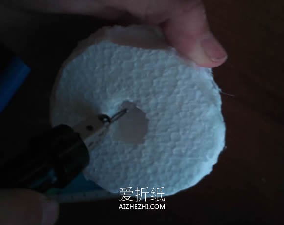 怎么做皱纹纸玫瑰手捧花 皱纹纸手工制作捧花- www.aizhezhi.com