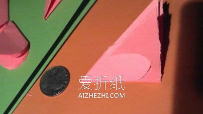 怎么用彩纸做玫瑰花图解 简单纸玫瑰手工制作- www.aizhezhi.com