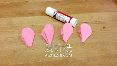 怎么用彩纸做玫瑰花图解 简单纸玫瑰手工制作- www.aizhezhi.com