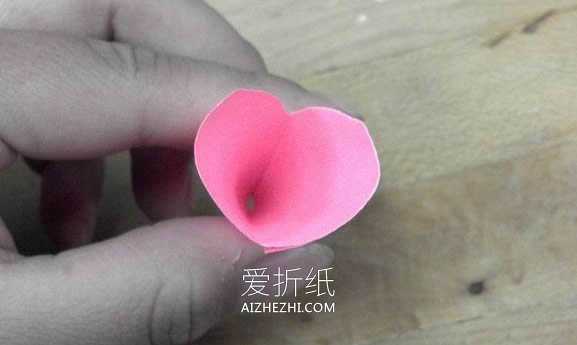 怎么用彩纸做玫瑰花图解 简单纸玫瑰手工制作- www.aizhezhi.com