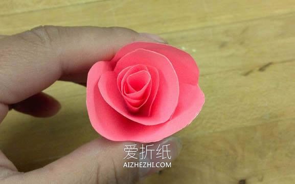 怎么用彩纸做玫瑰花图解 简单纸玫瑰手工制作- www.aizhezhi.com