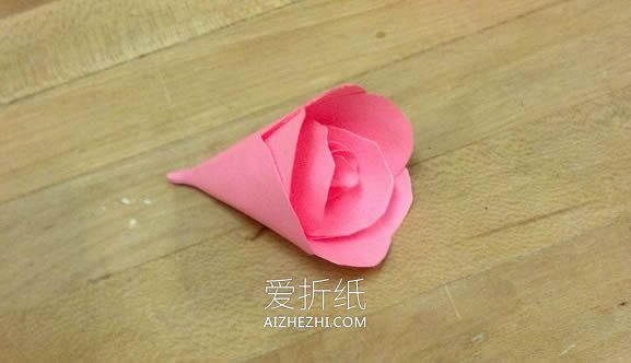 怎么用彩纸做玫瑰花图解 简单纸玫瑰手工制作- www.aizhezhi.com