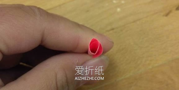 怎么用彩纸做玫瑰花图解 简单纸玫瑰手工制作- www.aizhezhi.com