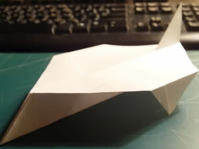 怎么折纸飞得又快又远纸飞机的折法图解教程
