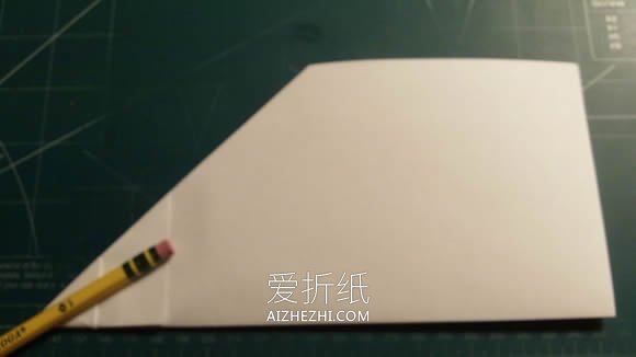 怎么折纸飞得又快又远纸飞机的折法图解教程- www.aizhezhi.com