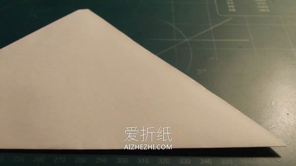 怎么折纸飞得又快又远纸飞机的折法图解教程- www.aizhezhi.com