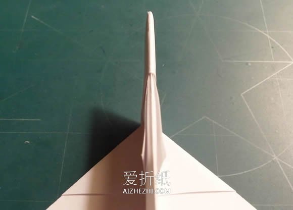 怎么折纸飞得又快又远纸飞机的折法图解教程- www.aizhezhi.com