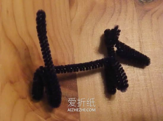 怎么做扭扭棒小狗胸针 简单纱线狗狗手工制作- www.aizhezhi.com